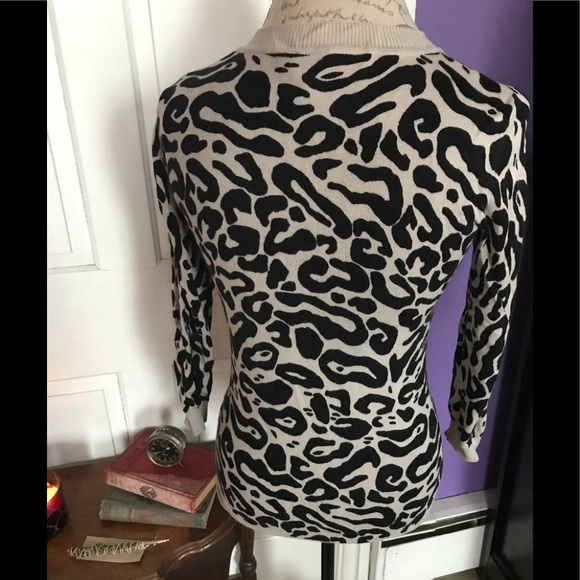 Forever 21 3/4 sleeve leopard sweater - Picture 2 of 3